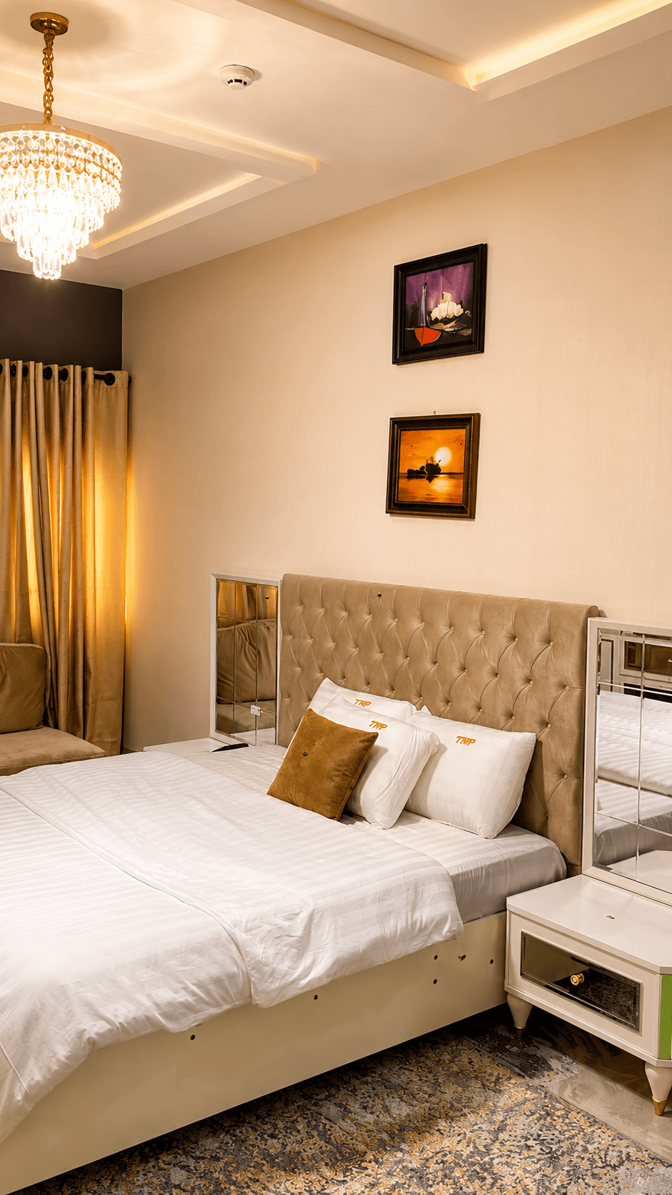 Deluxe Room — interior detail
